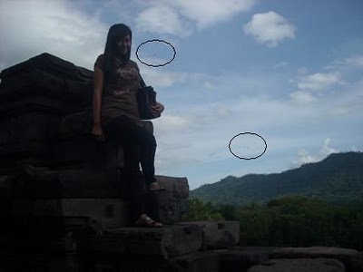 Berikut Gambar/Foto Penampakan di Borobudur